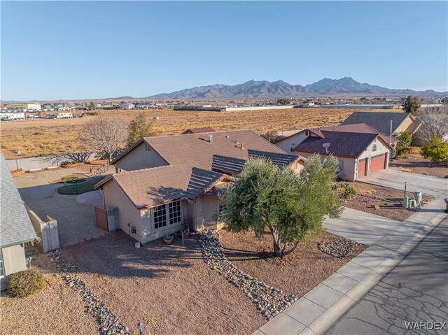 bird's eye view with a mountain view