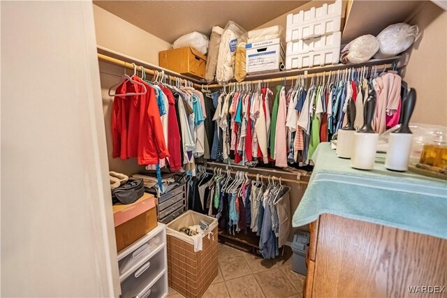 walk in closet featuring light tile patterned floors