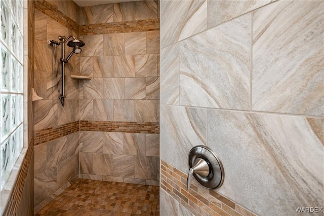 full bathroom featuring tiled shower