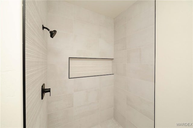 bathroom featuring tiled shower