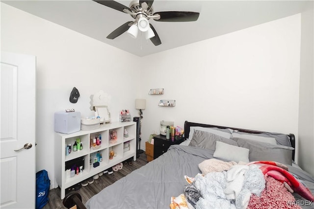 bedroom with dark wood-style floors and a ceiling fan