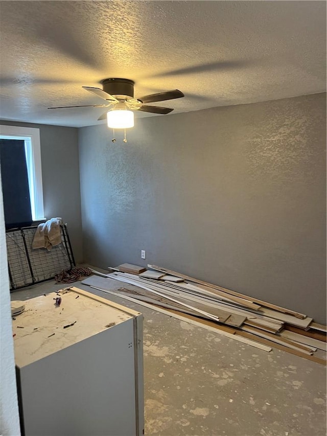2495 E Devlin Ave, Kingman, AZ 86409 - empty room with a textured ceiling, a ceiling fan, and concrete flooring