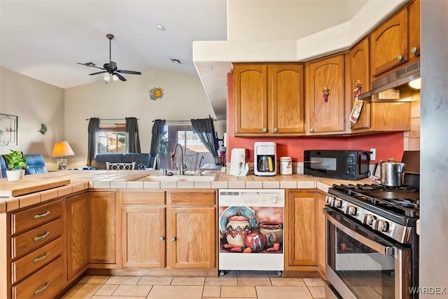 kitchen featuring a sink, ceiling fan, under cabinet range hood, black microwave, and dishwasher