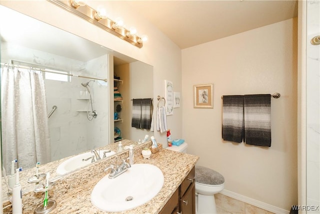 bathroom featuring toilet, a shower with shower curtain, vanity, baseboards, and tile patterned floors