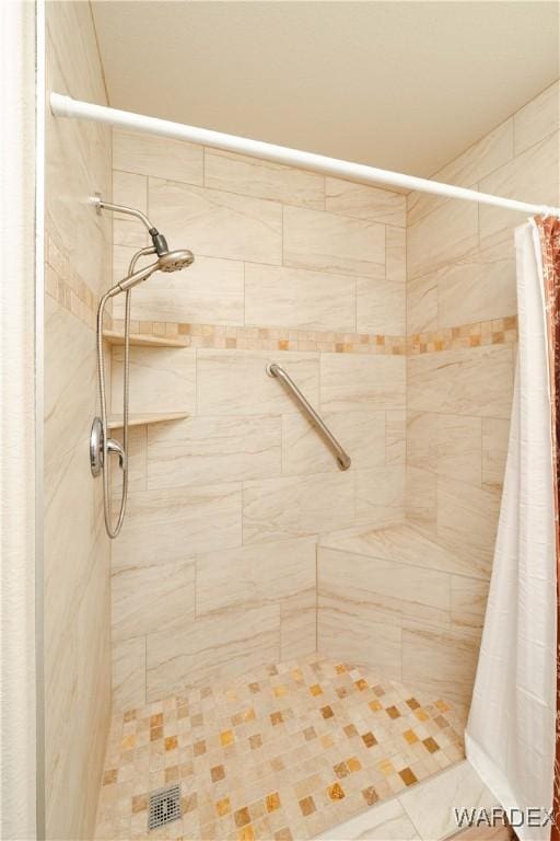 full bathroom featuring tiled shower