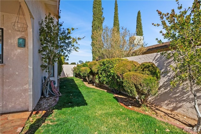 view of yard featuring a fenced backyard