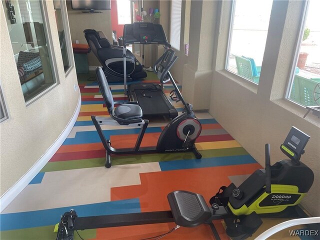 workout area with baseboards