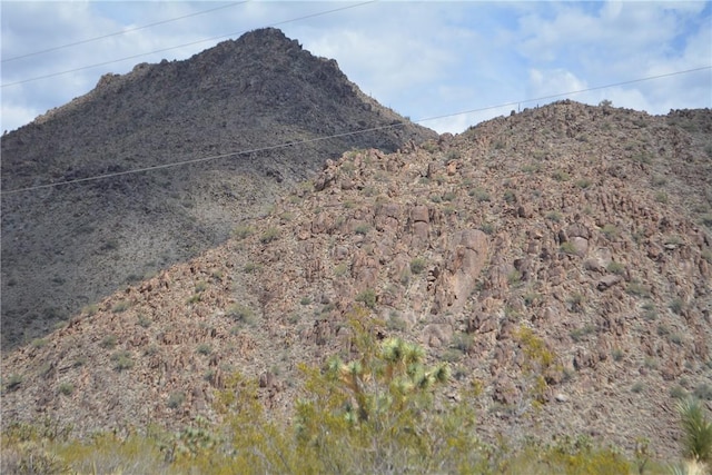 11964 S Carrow Rd, Yucca, AZ 86438