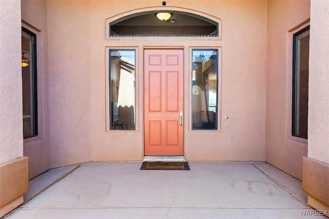 view of exterior entry featuring stucco siding