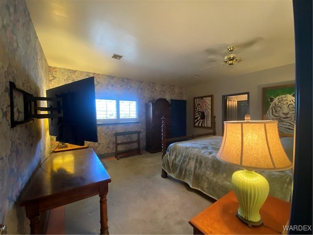 211 Columbine Dr, Lake Havasu, AZ 86403 - carpeted bedroom featuring wallpapered walls and visible vents