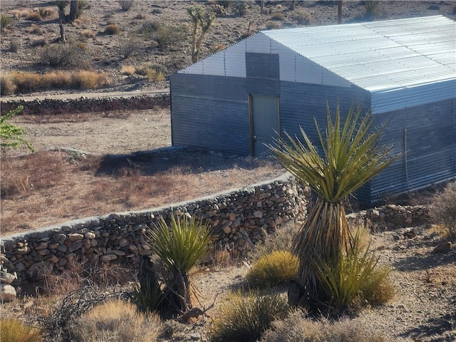 1900 W Guardian Dr, Meadview, AZ 86444 - view of side of property featuring a metal roof and an outbuilding