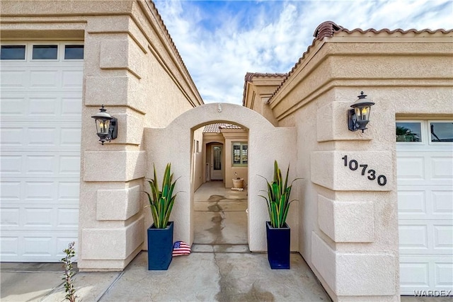 10730 S River Terrace Dr, Mohave Valley, AZ 86440 - doorway to property featuring a garage and stucco siding
