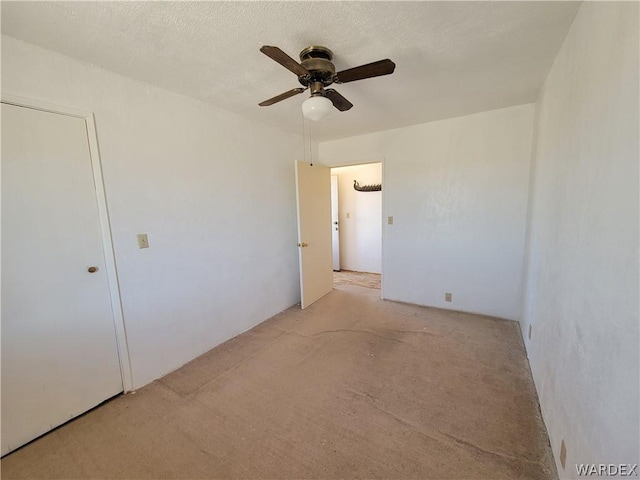 unfurnished room featuring a textured ceiling and a ceiling fan