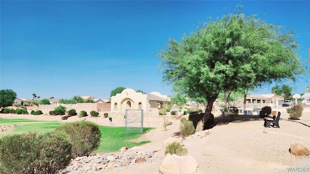 view of front facade featuring fence