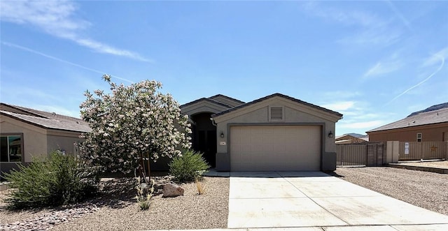 5547 Eagle View Rd, Kingman, AZ 86409 - single story home featuring stucco siding, driveway, and a garage
