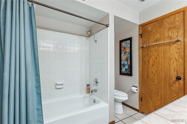 full bath featuring tile patterned floors, toilet, baseboards, and shower / tub combo with curtain