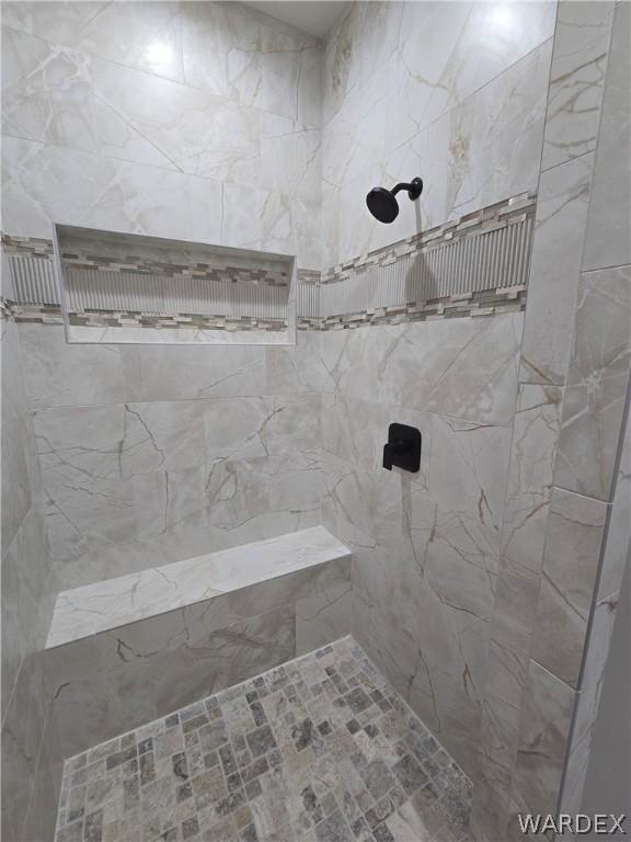 bathroom featuring a tile shower