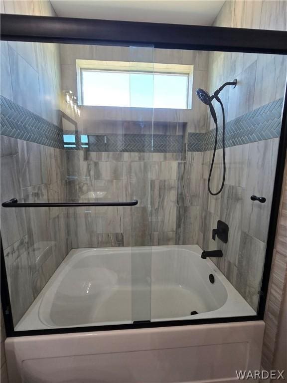 bathroom with combined bath / shower with glass door