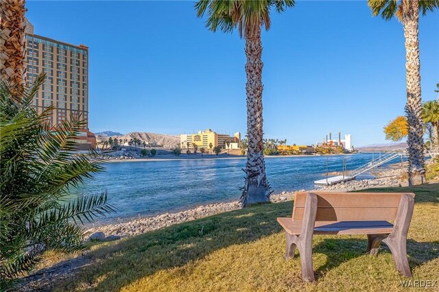 water view with a mountain view