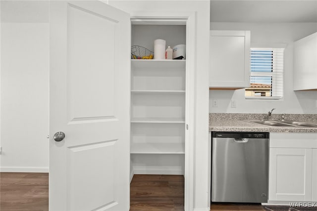 pantry featuring a sink