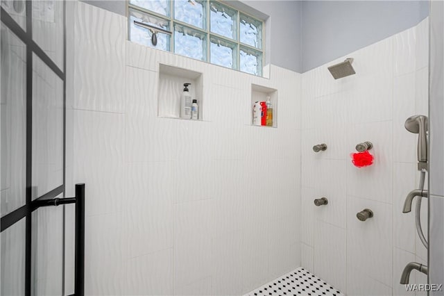 bathroom featuring tiled shower