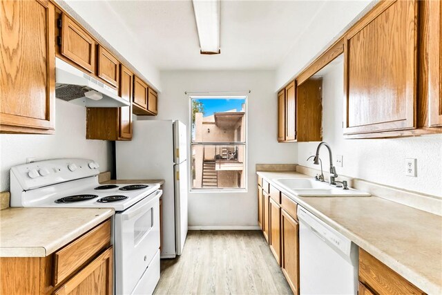 1280 Mohave Dr Unit 28, Bullhead City, AZ 86442 - kitchen featuring white appliances, a sink, under cabinet range hood, light wood-style floors, and light countertops