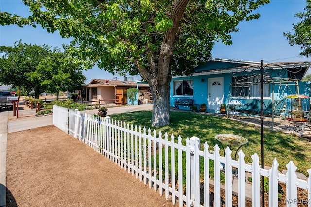 view of front of property featuring a fenced front yard and a front lawn