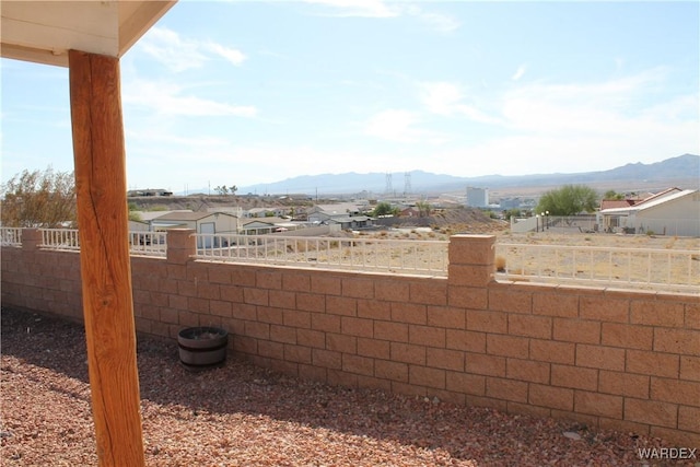 view of yard with fence and a mountain view