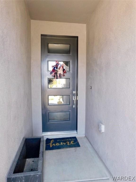 entrance to property with stucco siding