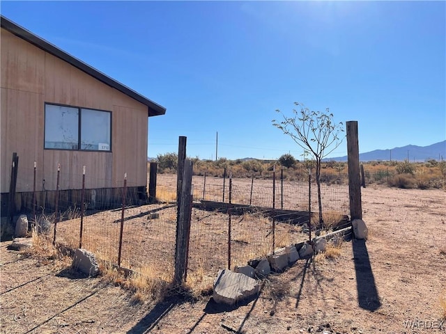 view of yard with fence and a mountain view