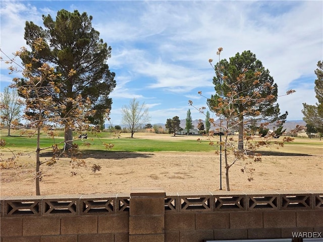 view of yard with view of golf course