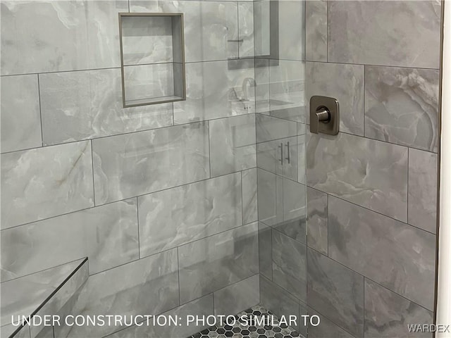 room details featuring a tile shower