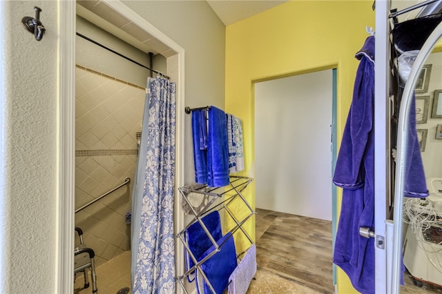 1919 Richardo Ave, Bullhead City, AZ 86442 - full bathroom with a tile shower