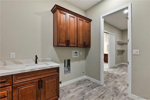 laundry room featuring washer hookup, cabinet space, a sink, gas dryer hookup, and baseboards