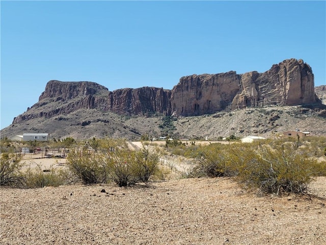 1566 S Glenbar Rd, Golden Valley, AZ 86413
