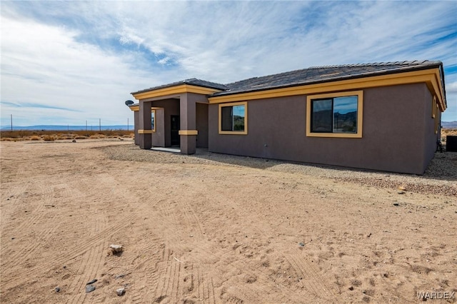 view of front facade featuring stucco siding