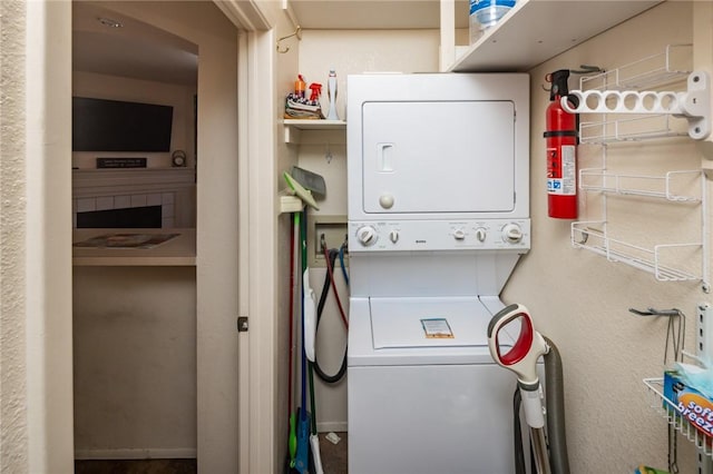 1650 Smoketree Ave Unit 103, Lake Havasu, AZ 86403 - laundry area with estacked washer and dryer