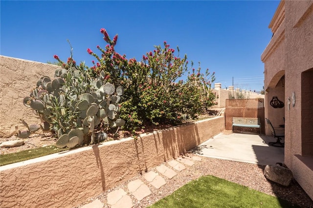 1650 Smoketree Ave Unit 103, Lake Havasu, AZ 86403 - view of yard with a patio area