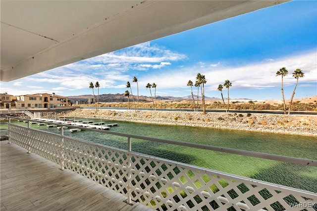 water view featuring a mountain view