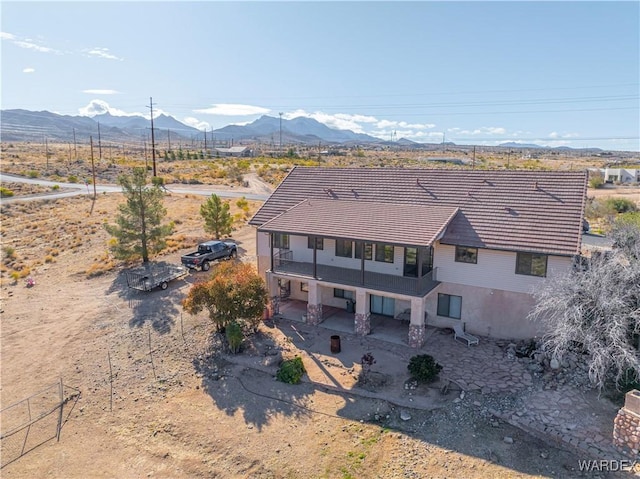 drone / aerial view featuring a mountain view