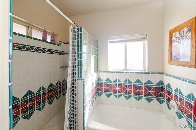 bathroom with shower / bath combo