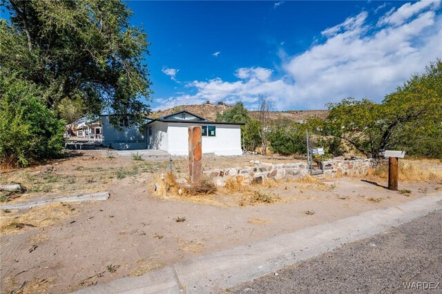 ranch-style home with aphalt driveway