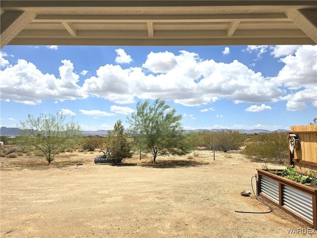 view of yard with a mountain view