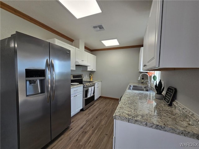 kitchen with a sink, visible vents, white cabinetry, appliances with stainless steel finishes, and crown molding