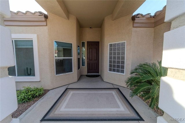 property entrance featuring stucco siding