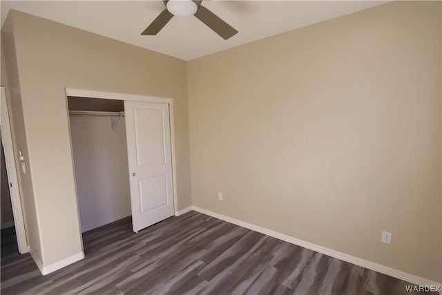 unfurnished bedroom featuring ceiling fan, a closet, baseboards, and wood finished floors