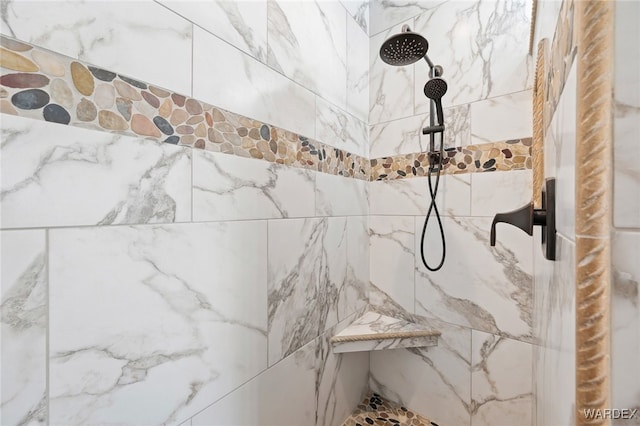 room details featuring a tile shower