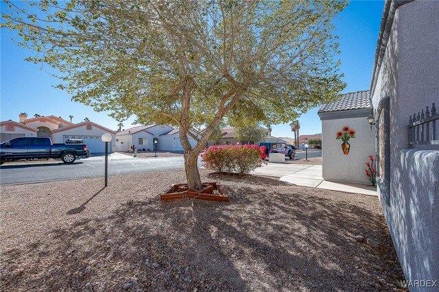 view of yard with a residential view