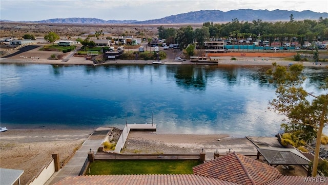 water view featuring a mountain view