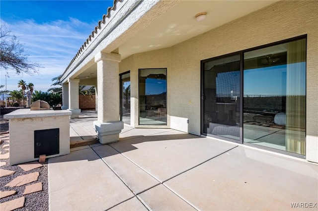 view of patio / terrace featuring fence and an outdoor kitchen